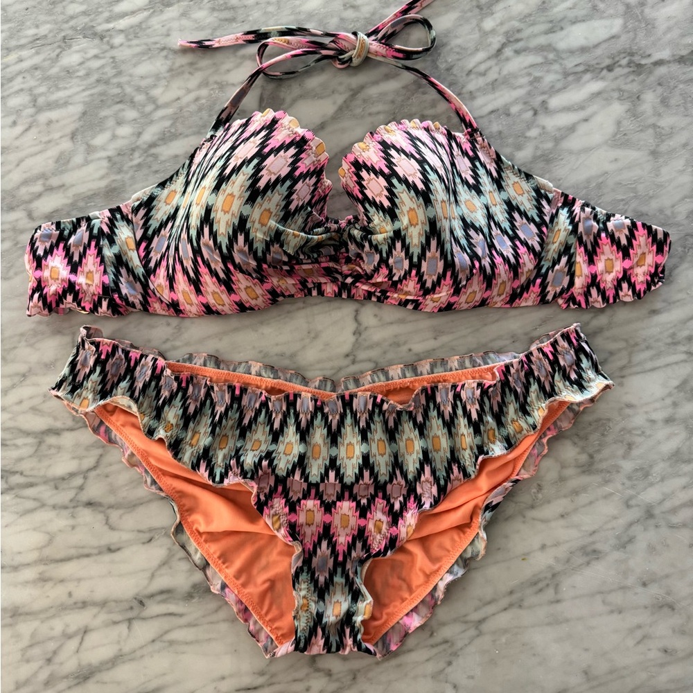 Victoria’s Secret bikini bathing suit set
